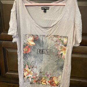 Express love floral v neck tee size s 🌸